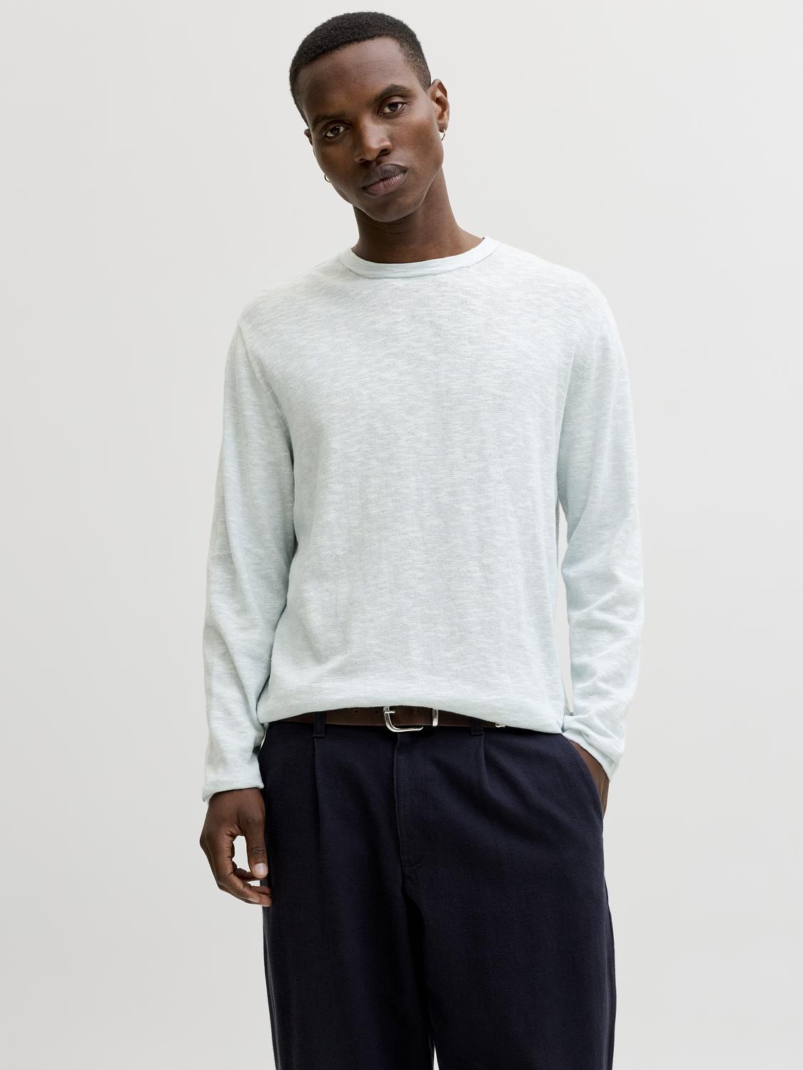 model_shot-front